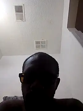 Snapshot of moneybaggtj chatting on October 21, 2025, 3:46 pm moneybaggtj online show from October 21, 2025, 3:46 pm