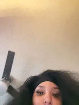 Prettygirl6070 online show from September 12, 2025, 8:09 pm