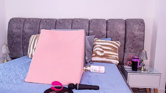 sweegirl69 online show from November 23, 2025, 12:05 pm