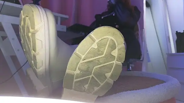 Snapshot of CruelSiren chatting on November 26, 2025, 11:55 am CruelSiren online show from November 26, 2025, 11:55 am