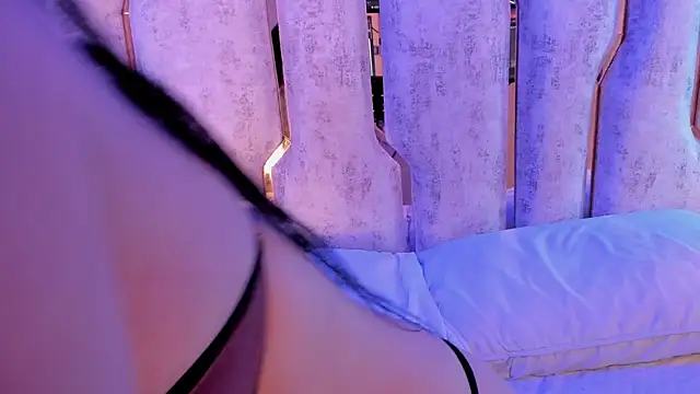 Snapshot of violet_sm chatting on October 31, 2025, 3:18 am violet sm online show from October 31, 2025, 3:18 am