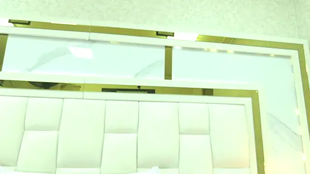 Snapshot of violet_sm chatting on November 6, 2025, 3:18 am violet sm online show from November 6, 2025, 3:18 am