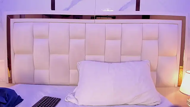 Snapshot of violet_sm chatting on December 2, 2025, 3:12 am violet sm online show from December 2, 2025, 3:12 am