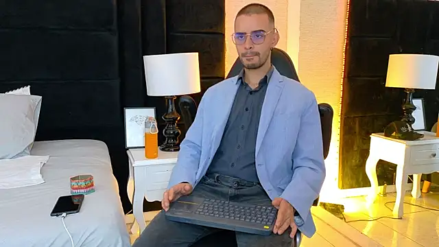 HairyDiamond  online show from September 21, 2025, 3:41 am