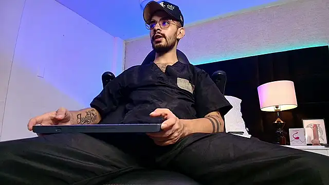 HairyDiamond  online show from October 30, 2025, 10:10 pm