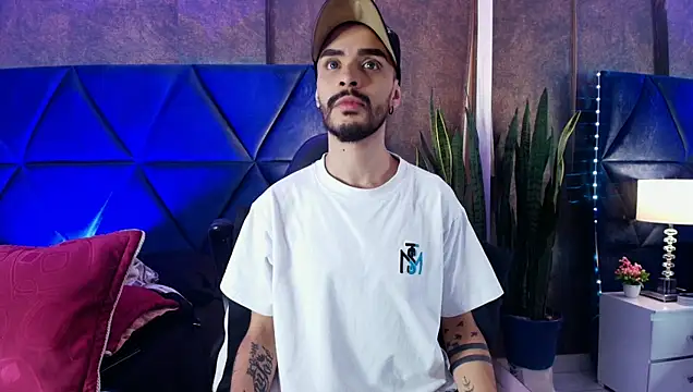 HairyDiamond  online show from November 17, 2025, 4:07 am