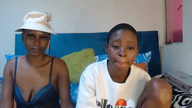 SweetSlenderChoc online show from April 18, 2026, 8:31 pm