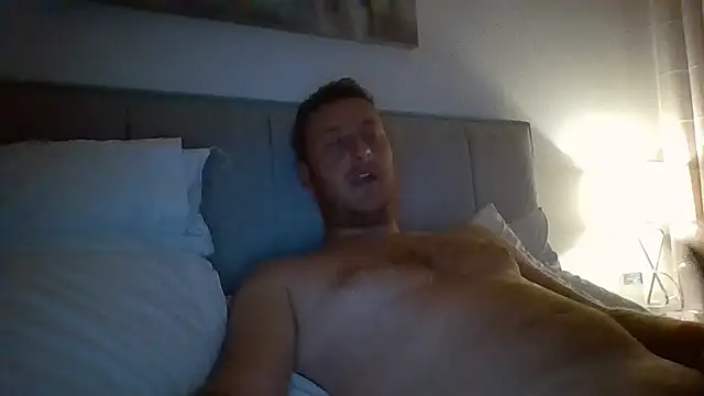 Snapshot of Londonlad818 chatting on May 29, 2026, 8:40 pm Londonlad818 online show from May 29, 2026, 8:40 pm