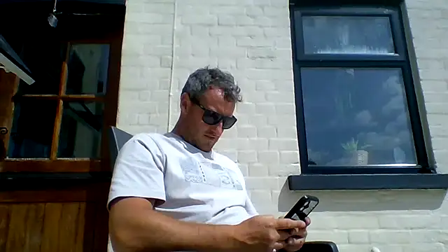 Snapshot of Londonlad818 chatting on June 16, 2026, 2:19 pm Londonlad818 online show from June 16, 2026, 2:19 pm