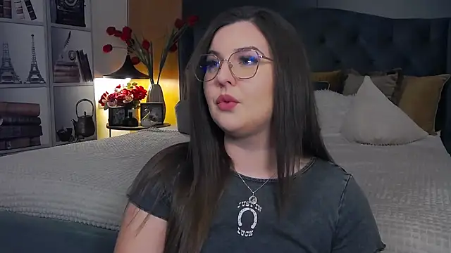 Mia Swano online show from November 24, 2025, 10:42 pm