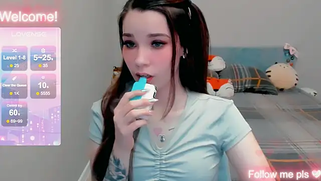 Kitten Alissa online show from December 5, 2025, 7:43 pm