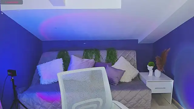 CelineCharm  online show from October 17, 2025, 1:57 pm