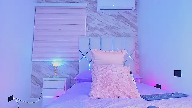 collet 1 online show from November 5, 2025, 12:05 pm