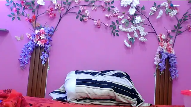 skinnysofia18 online show from November 23, 2025, 7:41 am