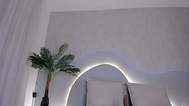 Snapshot of CannelaSmith chatting on April 28, 2026, 7:41 pm CannelaSmith online show from April 28, 2026, 7:41 pm