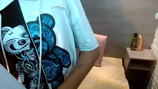 Penelopee Rouse online show from November 26, 2025, 8:10 pm