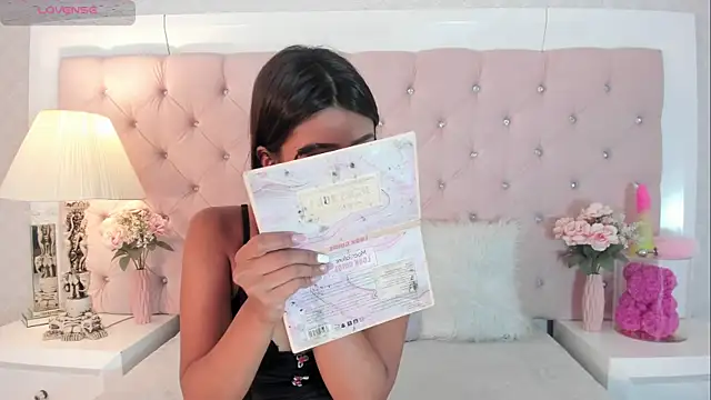 Snapshot of CaterinaRomano chatting on November 6, 2025, 1:23 pm CaterinaRomano online show from November 6, 2025, 1:23 pm