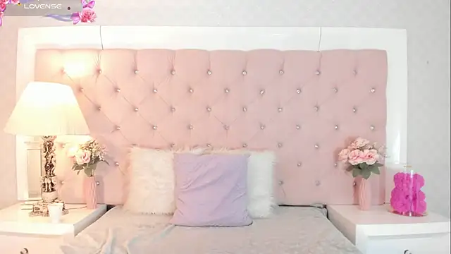 Snapshot of CaterinaRomano chatting on November 8, 2025, 2:50 pm CaterinaRomano online show from November 8, 2025, 2:50 pm