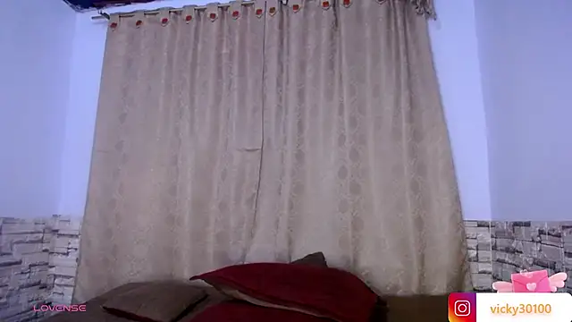 DaraKat18 online show from November 25, 2025, 10:21 pm