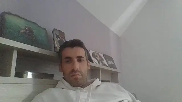 Snapshot of JulioIsHere4you chatting on May 15, 2026, 8:54 am JulioIsHere4you online show from May 15, 2026, 8:54 am