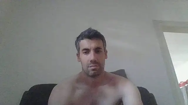 Snapshot of JulioIsHere4you chatting on May 24, 2026, 9:47 am JulioIsHere4you online show from May 24, 2026, 9:47 am