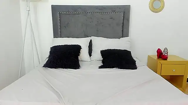 RubyStrong online show from January 5, 2026, 7:06 pm