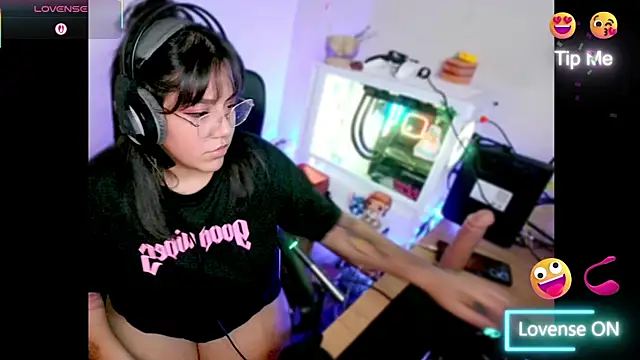 Snapshot of PinkDenial chatting on November 28, 2025, 3:09 am PinkDenial online show from November 28, 2025, 3:09 am