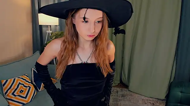 LaritaYoseph online show from October 30, 2025, 4:19 pm