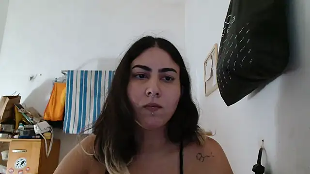 ApenasLys online show from November 15, 2025, 8:38 pm