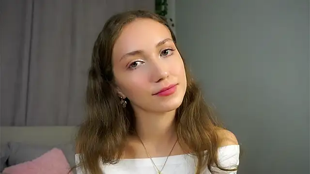 ZeniaBolich online show from September 11, 2025, 8:31 pm