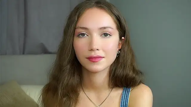 ZeniaBolich online show from September 13, 2025, 9:47 pm