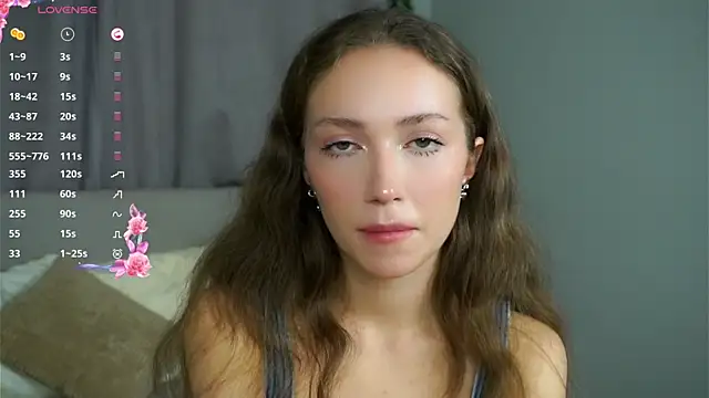 ZeniaBolich online show from September 14, 2025, 9:47 pm