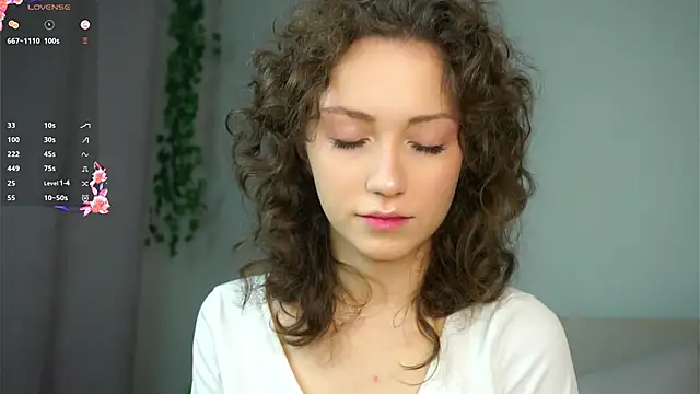 ZeniaBolich online show from November 14, 2025, 9:35 pm