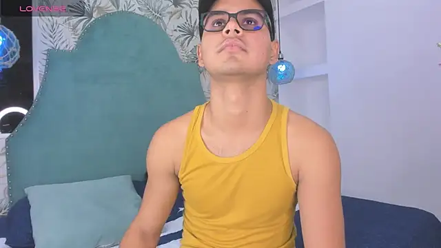 Tthiago cruz online show from October 14, 2025, 9:04 pm