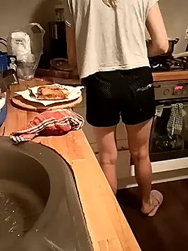 Snapshot of NiceBadgera chatting on September 13, 2025, 6:40 pm NiceBadgera online show from September 13, 2025, 6:40 pm