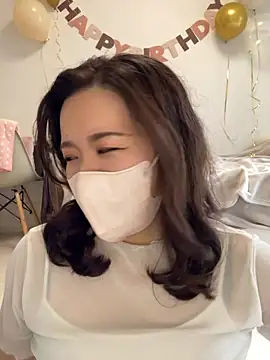 NATSUMI00 online show from October 8, 2025, 5:05 am