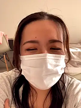 NATSUMI00 online show from October 17, 2025, 5:43 am