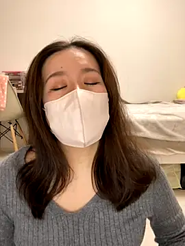 NATSUMI00 online show from October 24, 2025, 4:03 pm