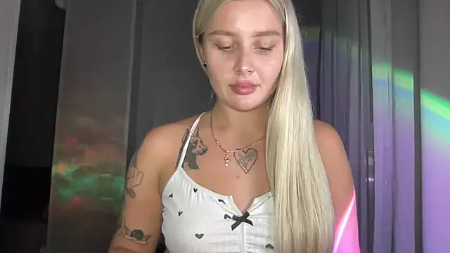 Snapshot of Sasha_yourdream chatting on September 14, 2025, 7:35 pm Sasha yourdream online show from September 14, 2025, 7:35 pm