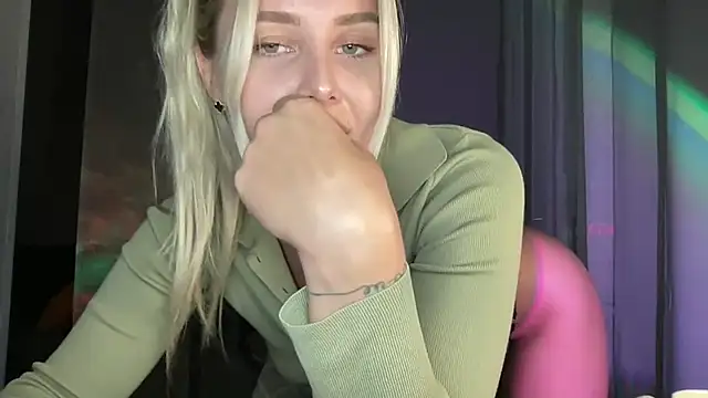 Snapshot of Sasha_yourdream chatting on September 20, 2025, 6:09 pm Sasha yourdream online show from September 20, 2025, 6:09 pm