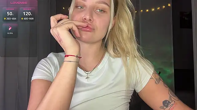 Snapshot of Sasha_yourdream chatting on November 26, 2025, 10:00 pm Sasha yourdream online show from November 26, 2025, 10:00 pm