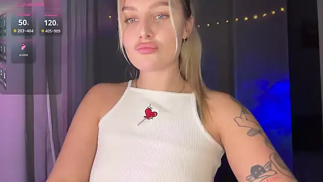 Snapshot of Sasha_yourdream chatting on December 1, 2025, 9:09 pm Sasha yourdream online show from December 1, 2025, 9:09 pm