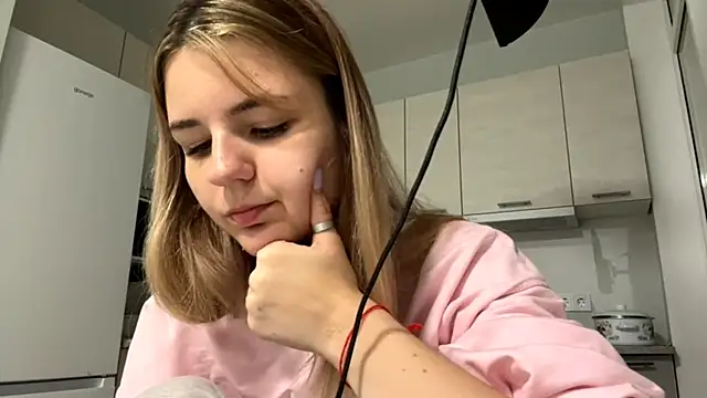 Snapshot of Denni_Spilber chatting on October 7, 2025, 5:21 pm Denni Spilber online show from October 7, 2025, 5:21 pm