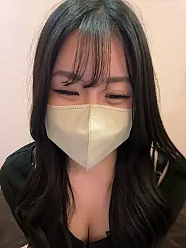 Snapshot of Ema-- chatting on October 25, 2025, 11:07 am Ema-- online show from October 25, 2025, 11:07 am