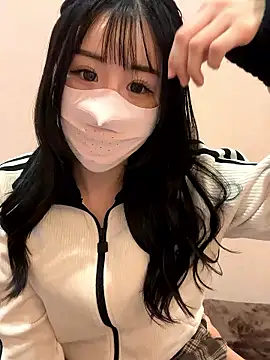 Snapshot of Ema-- chatting on November 6, 2025, 10:05 am Ema-- online show from November 6, 2025, 10:05 am