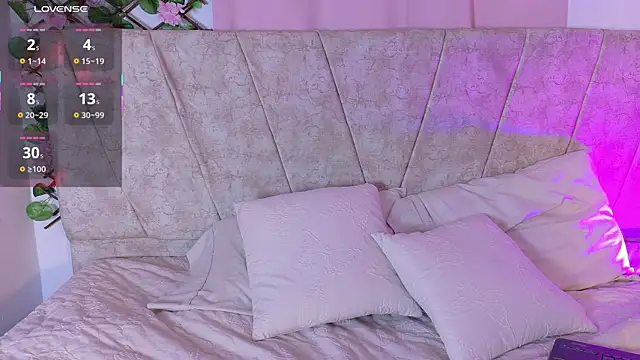 LaraGiil online show from October 31, 2025, 1:45 pm