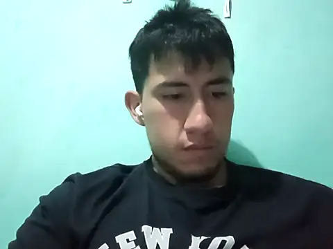 Snapshot of True_Di chatting on September 13, 2025, 12:32 am True Di online show from September 13, 2025, 12:32 am