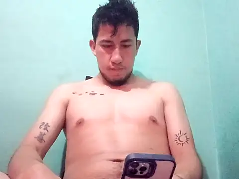 Snapshot of True_Di chatting on September 27, 2025, 12:10 pm True Di online show from September 27, 2025, 12:10 pm