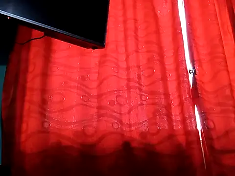 Snapshot of True_Di chatting on October 7, 2025, 10:07 pm True Di online show from October 7, 2025, 10:07 pm