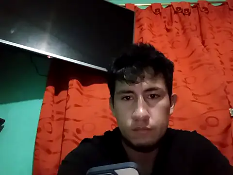 Snapshot of True_Di chatting on October 17, 2025, 1:31 am True Di online show from October 17, 2025, 1:31 am